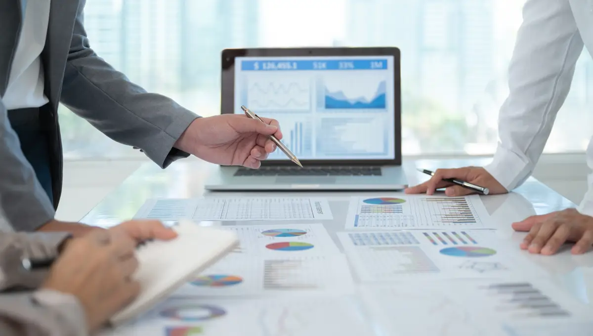 DXとデジタルマーケティングの違いとは？中堅・中小企業のはじめ方についても