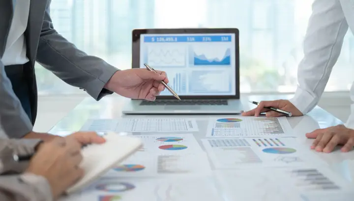 DXとデジタルマーケティングの違いとは？中堅・中小企業のはじめ方についても